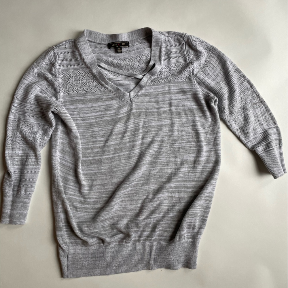 Cute lightweight pale grey sweater. Size xs perfect for summer